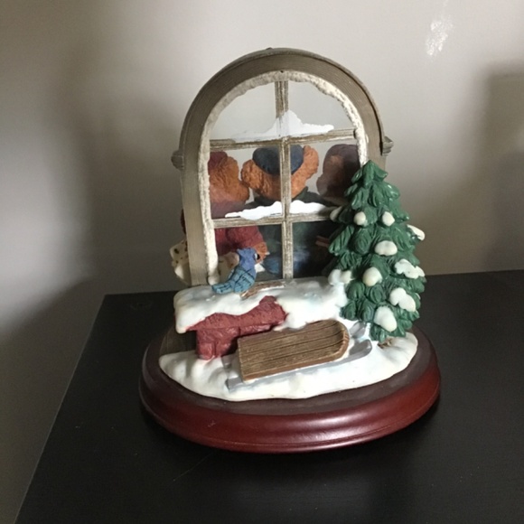 Berry Bears The Carolers  Music Box plays Oh Little Town of Bethlehem - Picture 3 of 7